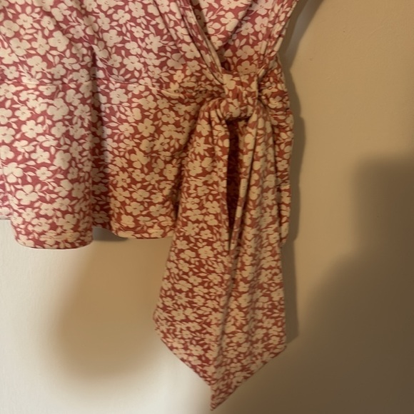 Pink and white  crop shirt. Size Medium - Picture 4 of 5